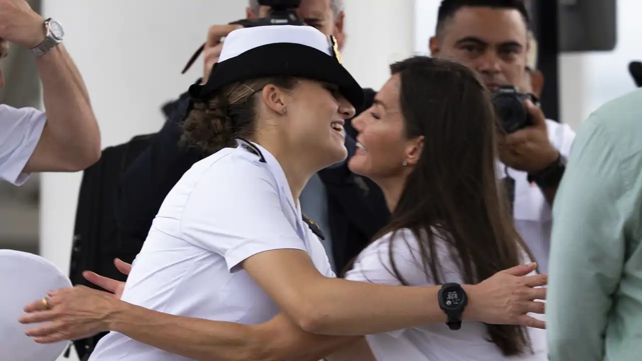 El vídeo del efusivo y emotivo reencuentro de la Reina Letizia y la Princesa Leonor en Panamá
