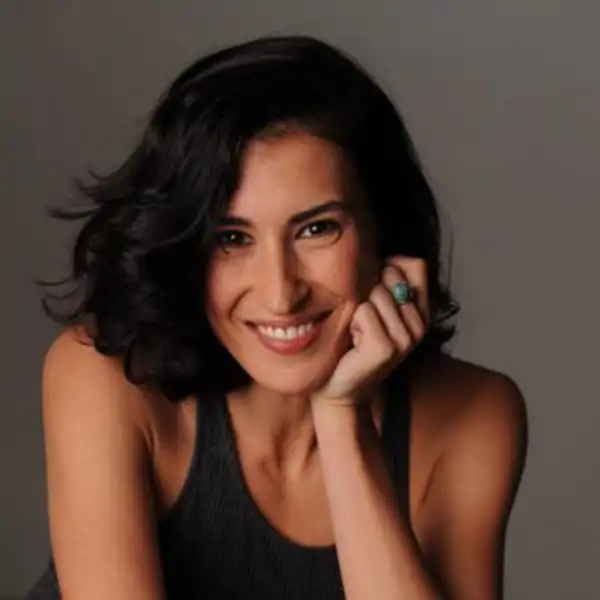 Vanessa Guerra, experta en comportamiento no verbal: “Si algo te gusta y te transmite bienestar, mantienes la mirada; si algo te disgusta o te genera malestar, evitas mirarlo” 