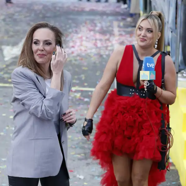Así ha sido el encuentro tras las cámaras de Marta Riesco y Rocío Carrasco en el estreno de 'La familia de la tele'