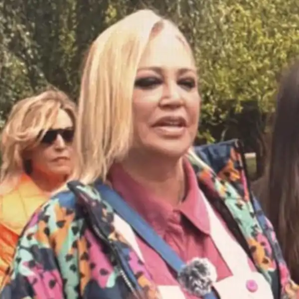 Belén Esteban y el resto de colaboradores de 'La familia de la tele'
