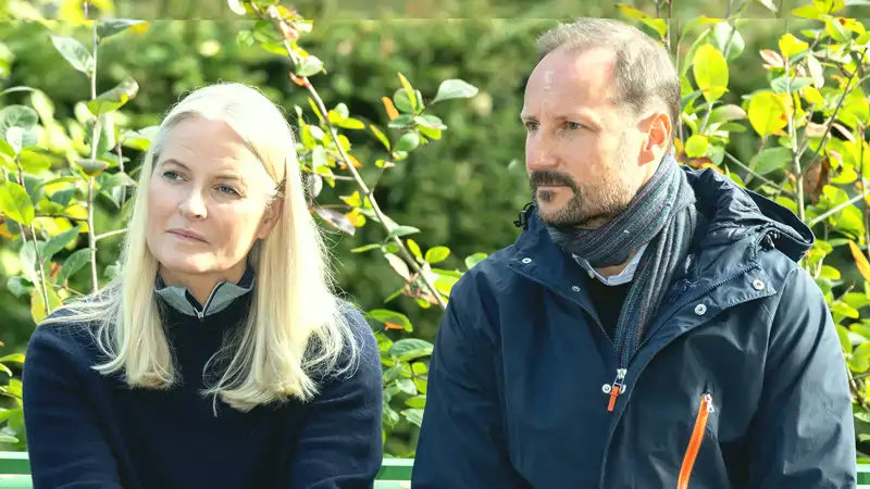 Mette-Marit y Haakon de Noruega en un acto