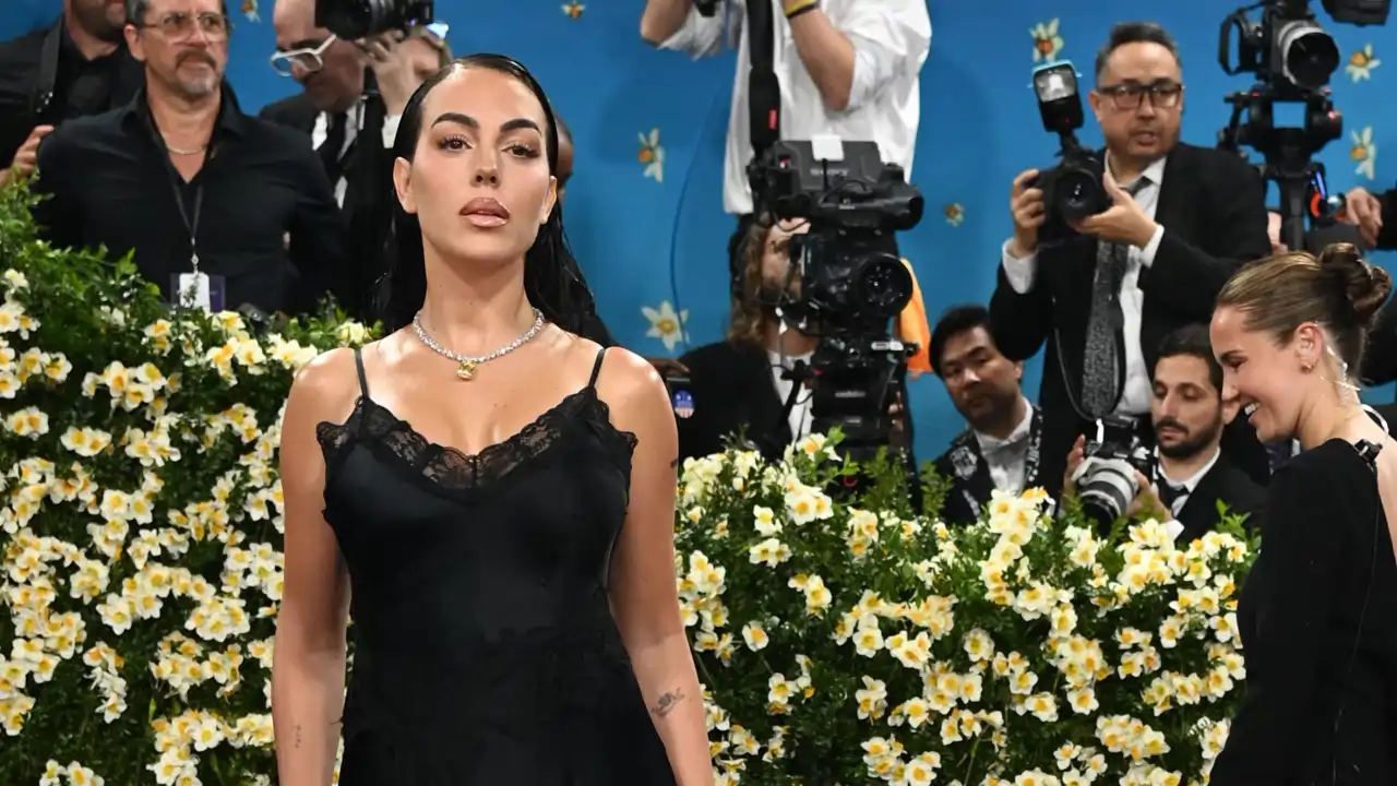 El espectacular look de Georgina Rodríguez en la Met Gala: vestido lencero, maxi cola y diamantes