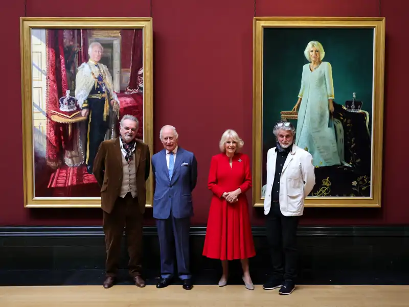 El detalle con el que los Reyes Carlos y Camila ‘copian’ a Felipe y Letizia en sus nuevos retratos 