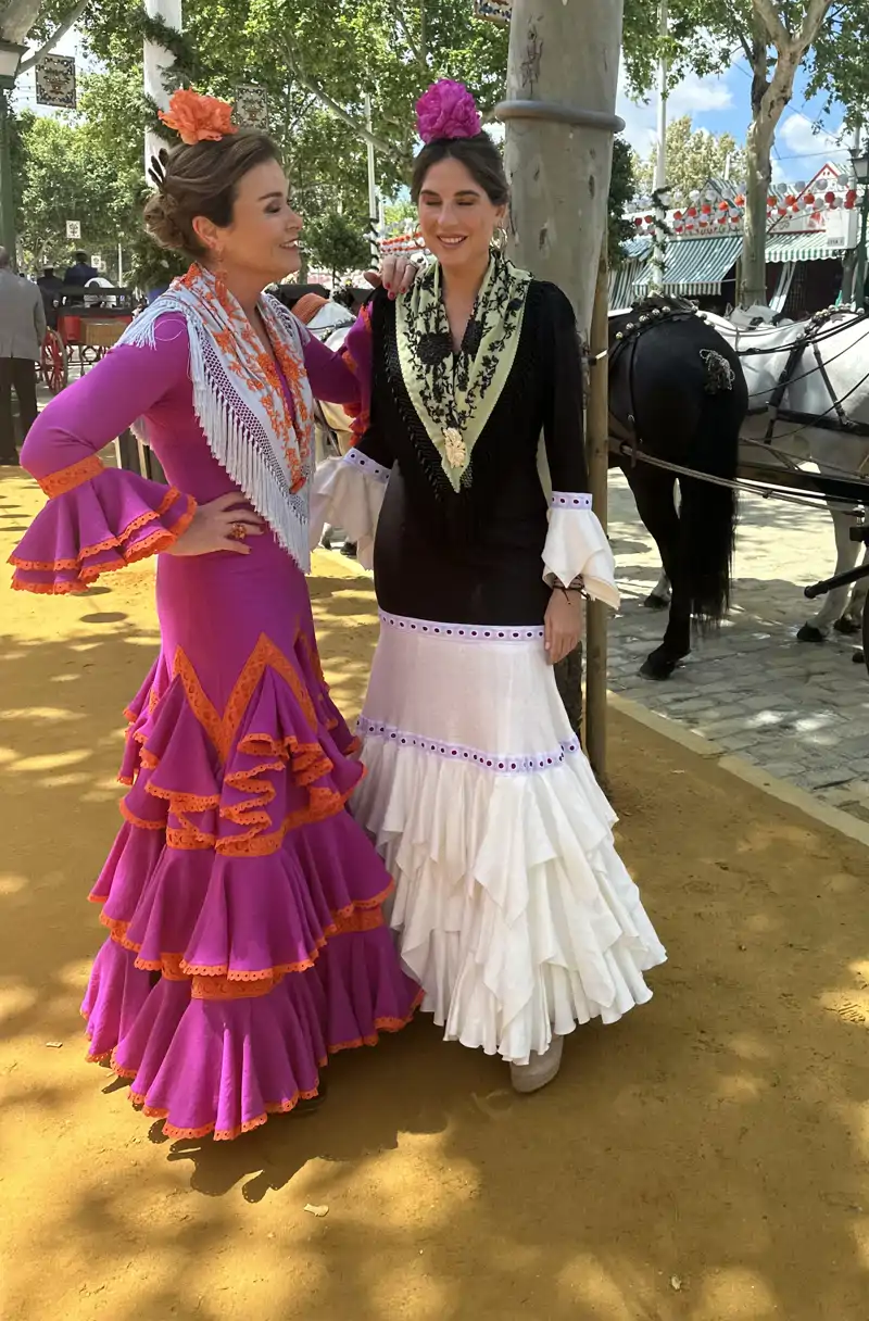 El look de Lourdes Montes en la Feria de Abril 2025 