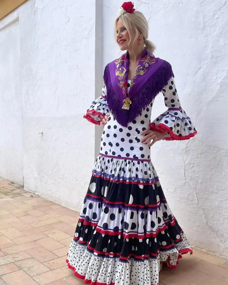 Eugenia Martínez de Irujo estrena traje en la Feria de Abril 2025 