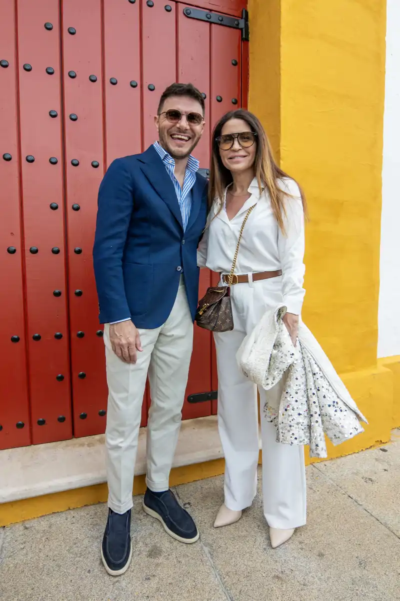 Joaquín Sánchez y su mujer, Susana Saborido, disfrutan de una jornada taurina. 