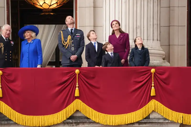 La Familia Real británica en el balcón de Buckingham