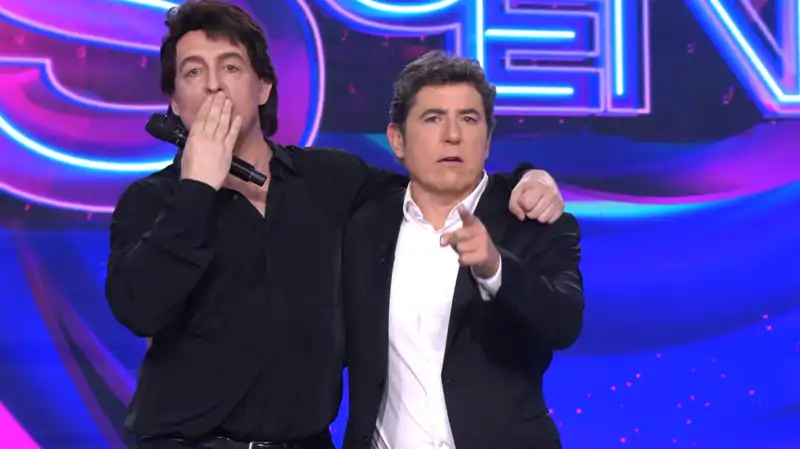 Goyo Jiménez caracterizado de Raphael, y Manel Fuentes