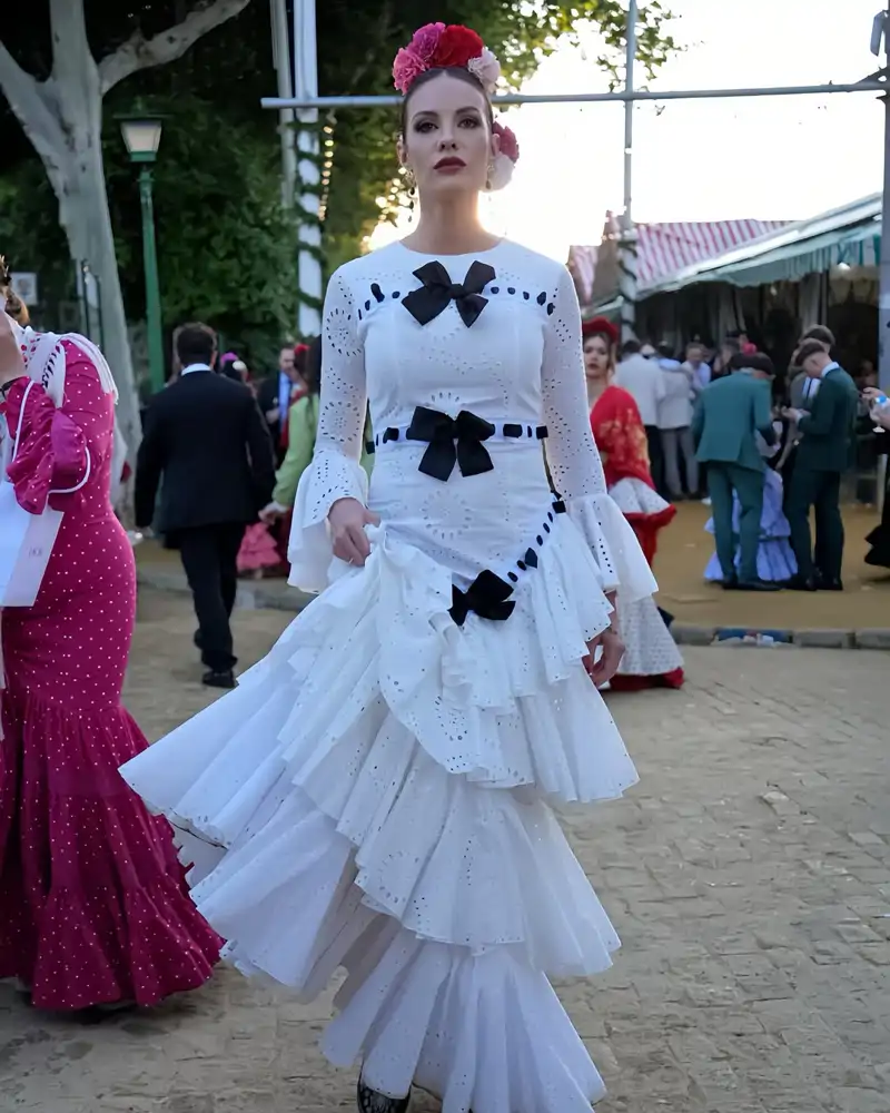 Ha optado por un traje que está a la venta por 360 euros.