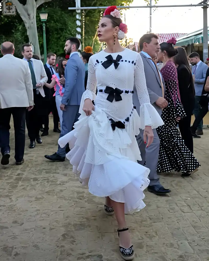 Jessica Bueno, en el primer día de Feria de Abril 2025.