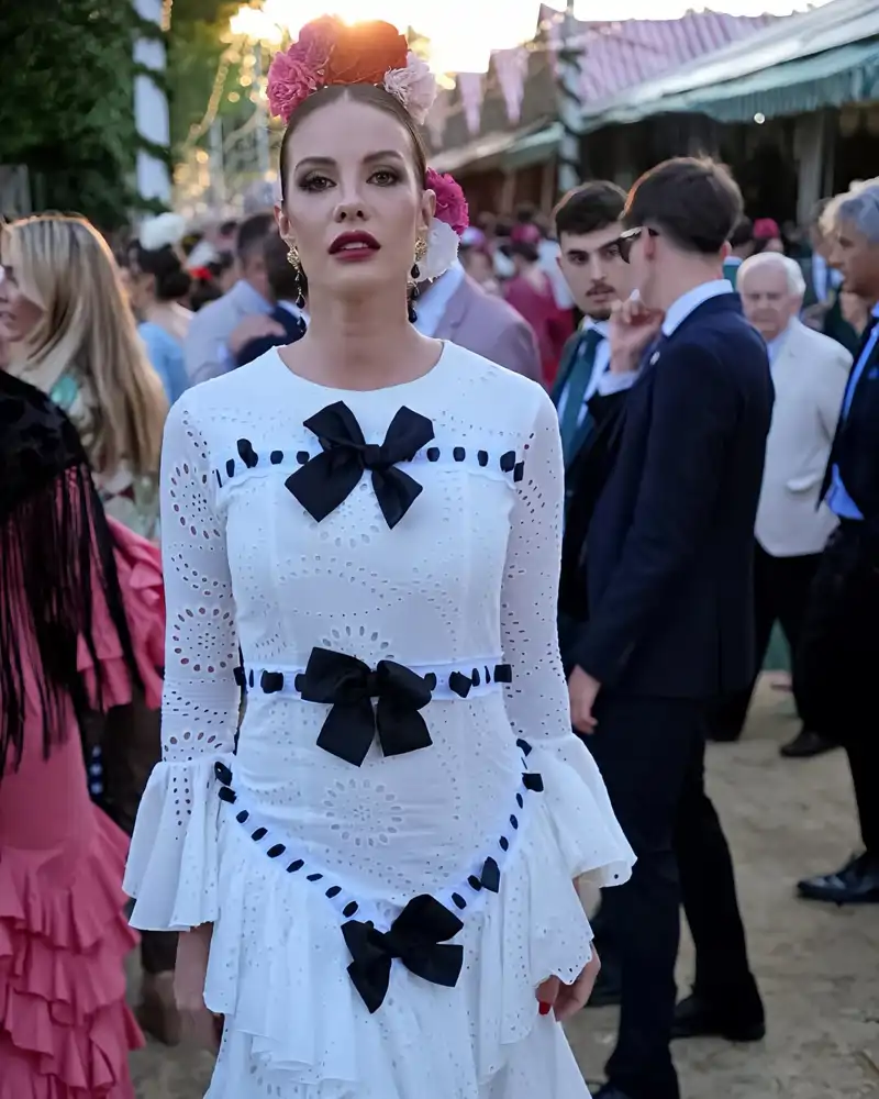 Jessica Bueno opta por el traje de flamenca más original hasta el momento. 