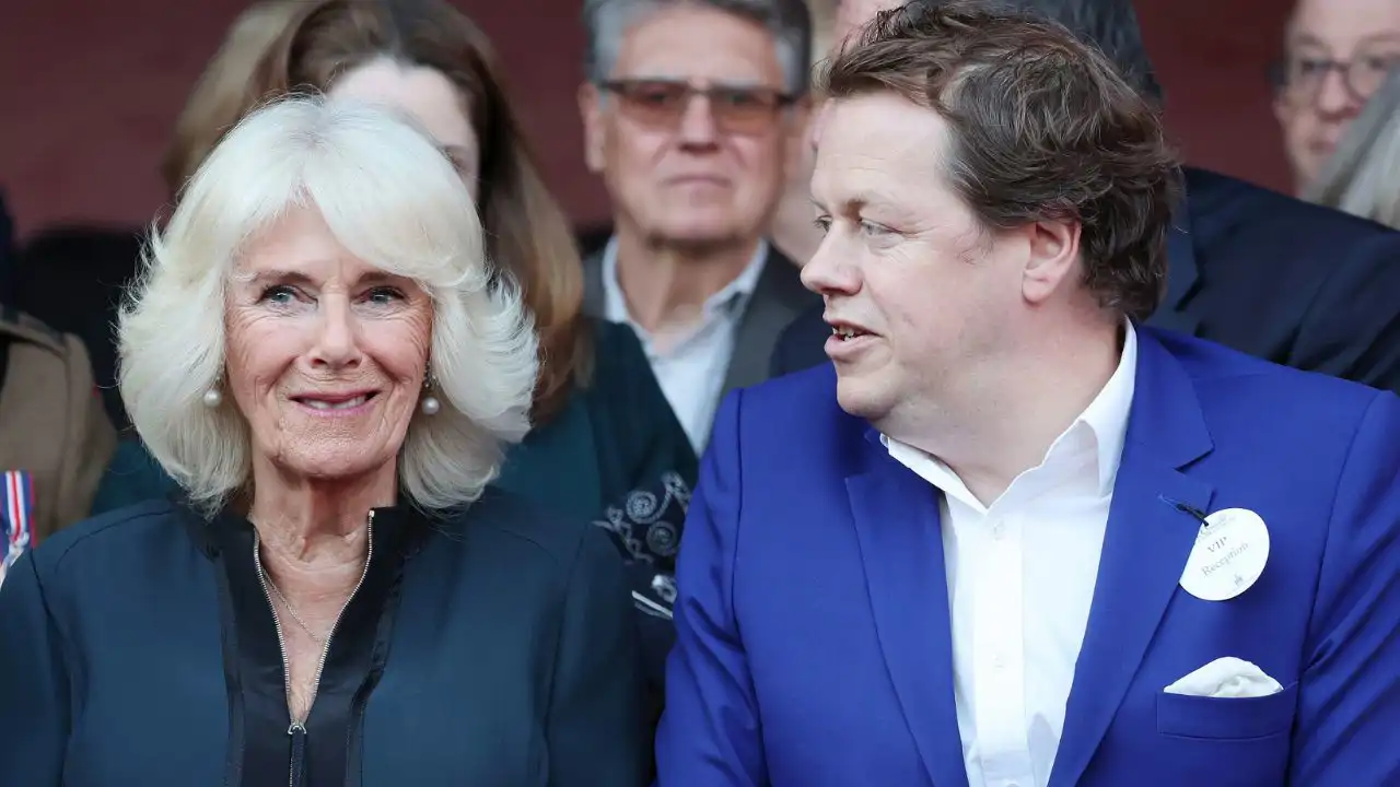 El hijo de la reina Camilla, Tom Parker Bowles, rompe su silencio sobre la relación con su madre: "Están envejeciendo..."