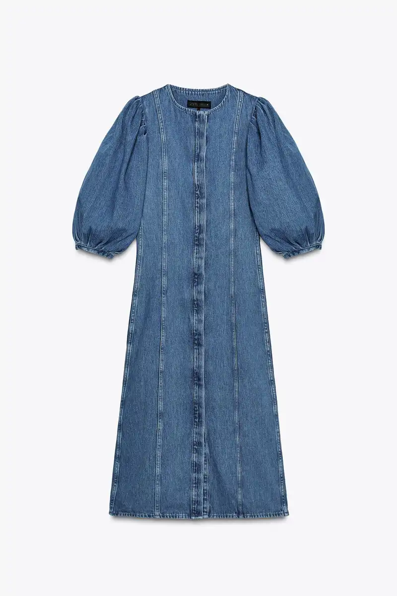 Vestido midi denim ZW Collection de Zara 49,95 euros 