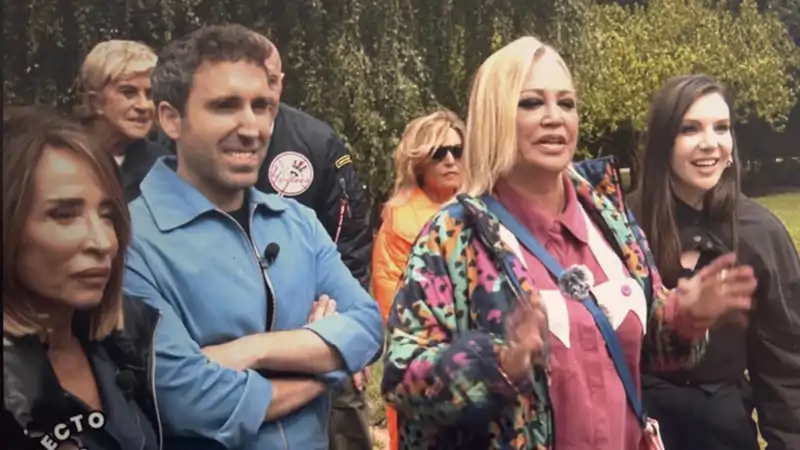 Belén Esteban y el resto de colaboradores de 'La familia de la tele'