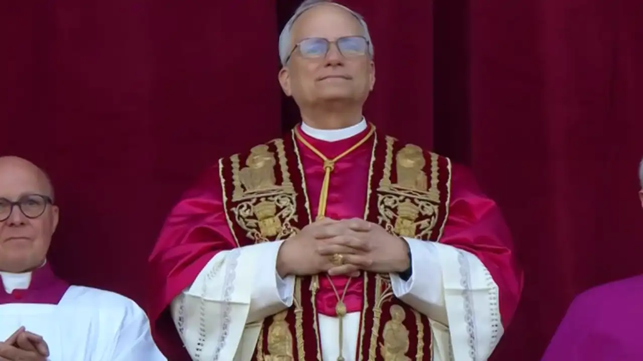 El nuevo Papa ha optado por la vestimenta tradicional