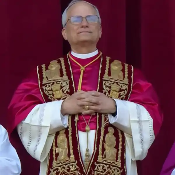 El nuevo Papa ha optado por la vestimenta tradicional