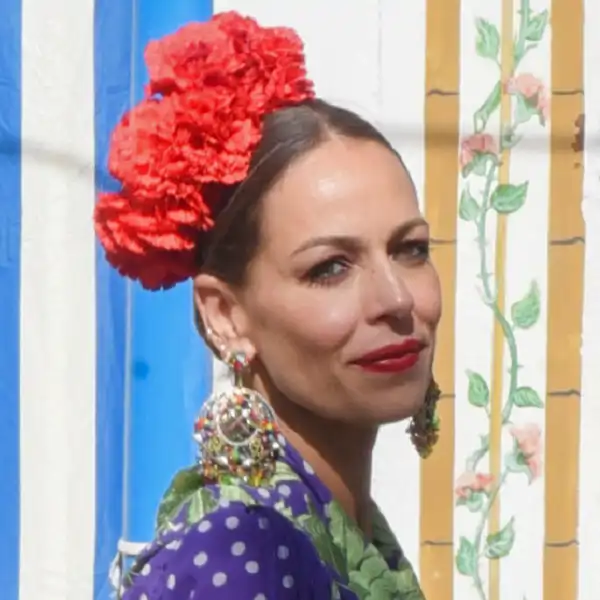 Eva González, vestida con traje de flamenca