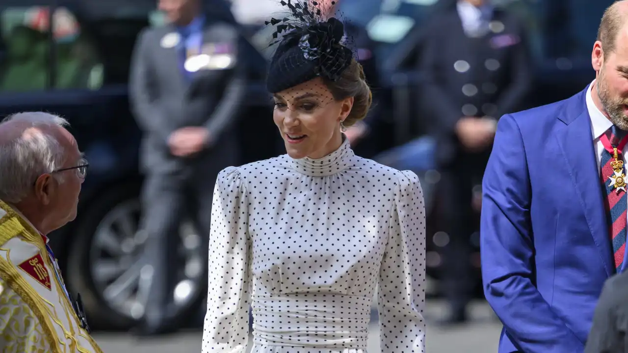 Kate Middleton homenajea a Lady Di en el 80 aniversario del Día de la Victoria: el vestido que más estiliza y el bolso de la firma preferida de las royals británicas