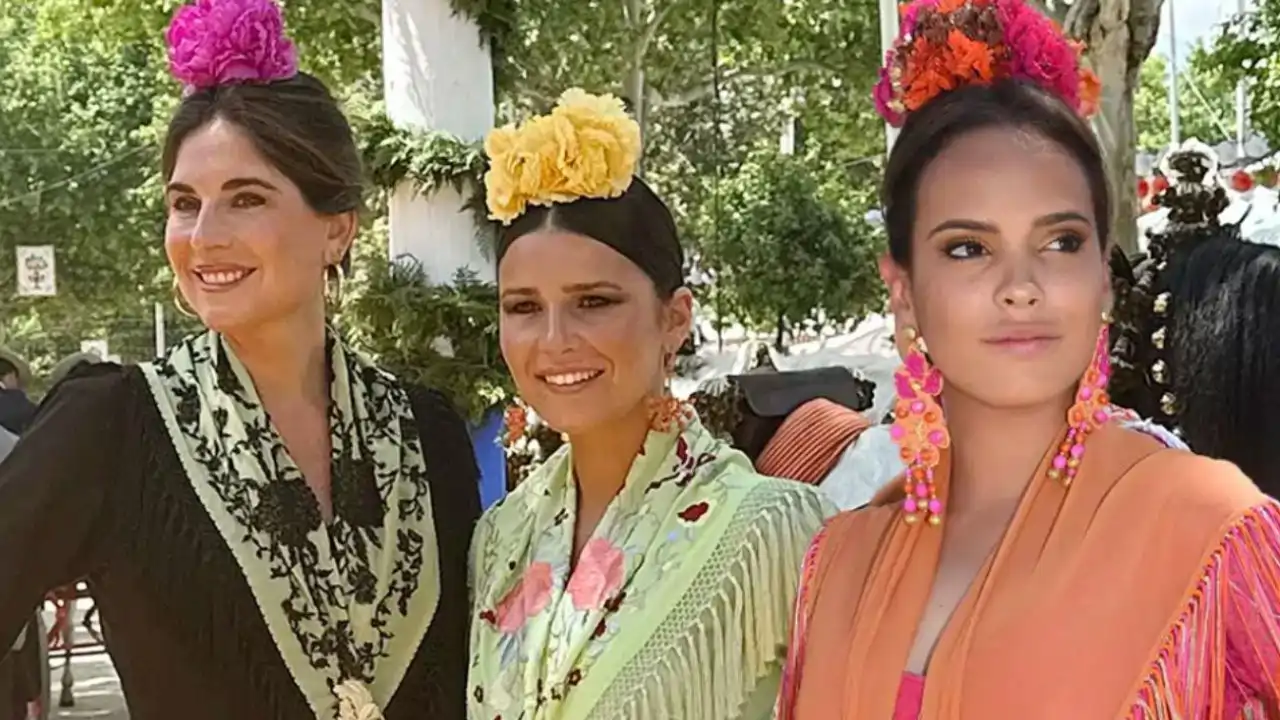 Lourdes Montes, Tana Rivera y Gloria Camila en la Feria de Abril
