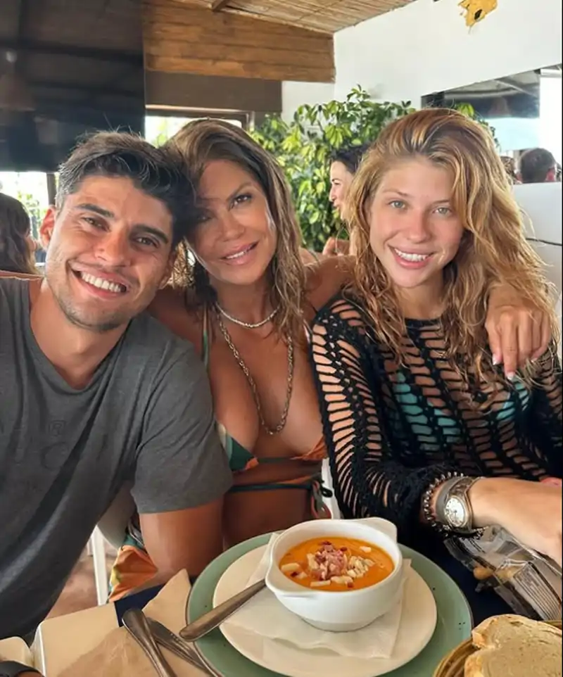 Makoke junto a sus hijos