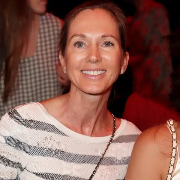 Las 5 blusas de Zara que Miranda Rijnsburger, mujer de Julio Iglesias, ya tiene fichadas para verano: frescas, delicadas y muy pijitas