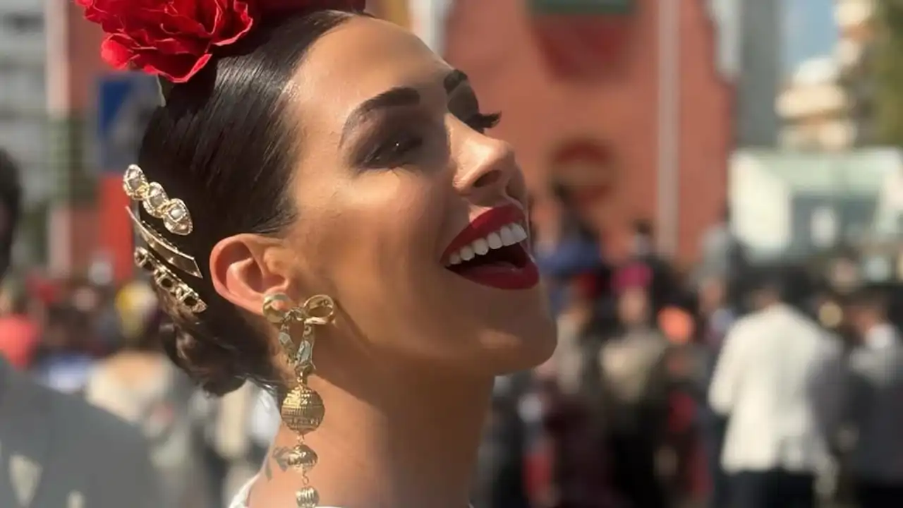 Jessica Bueno y la hermana de Sergio Ramos coinciden en la Feria de Abril con el traje de flamenca favorito de las famosas