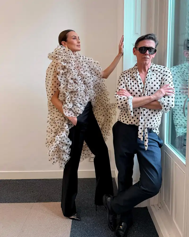 Nieves Álvarez y Fran Marto haciendo 'match' en la Feria de Sevilla 2025 