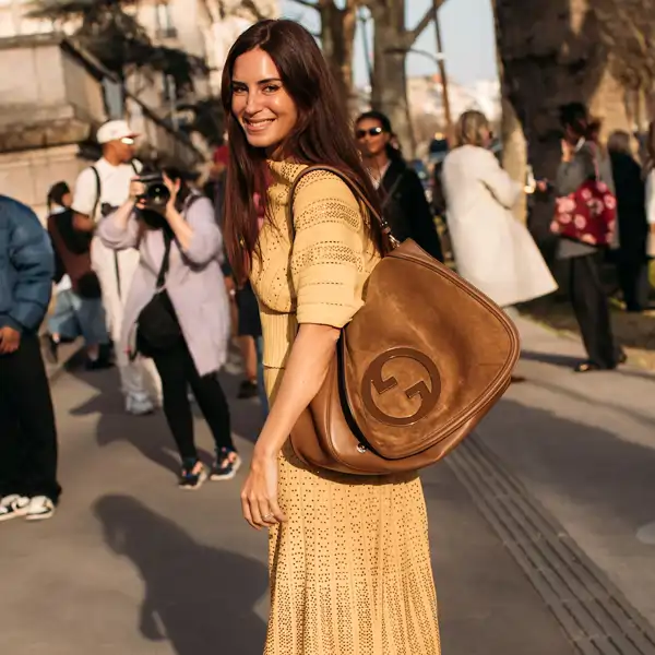 Acaba de llegar a Mango la colección en el color tendencia de 2025 para los looks más elegantes y fresquitos del verano 