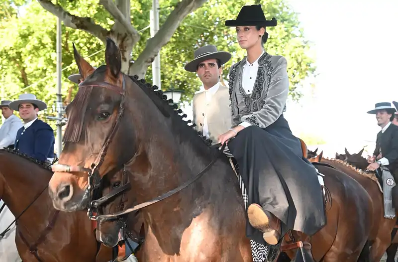 Victoria de Marichalar de amazona durante la Feria de Abril 2025