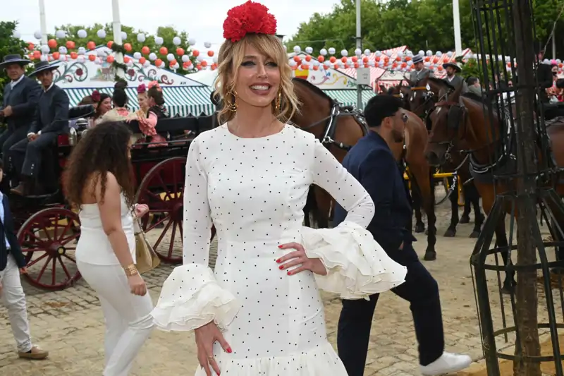 Emma García acude a la fiesta de 'El Turronero'