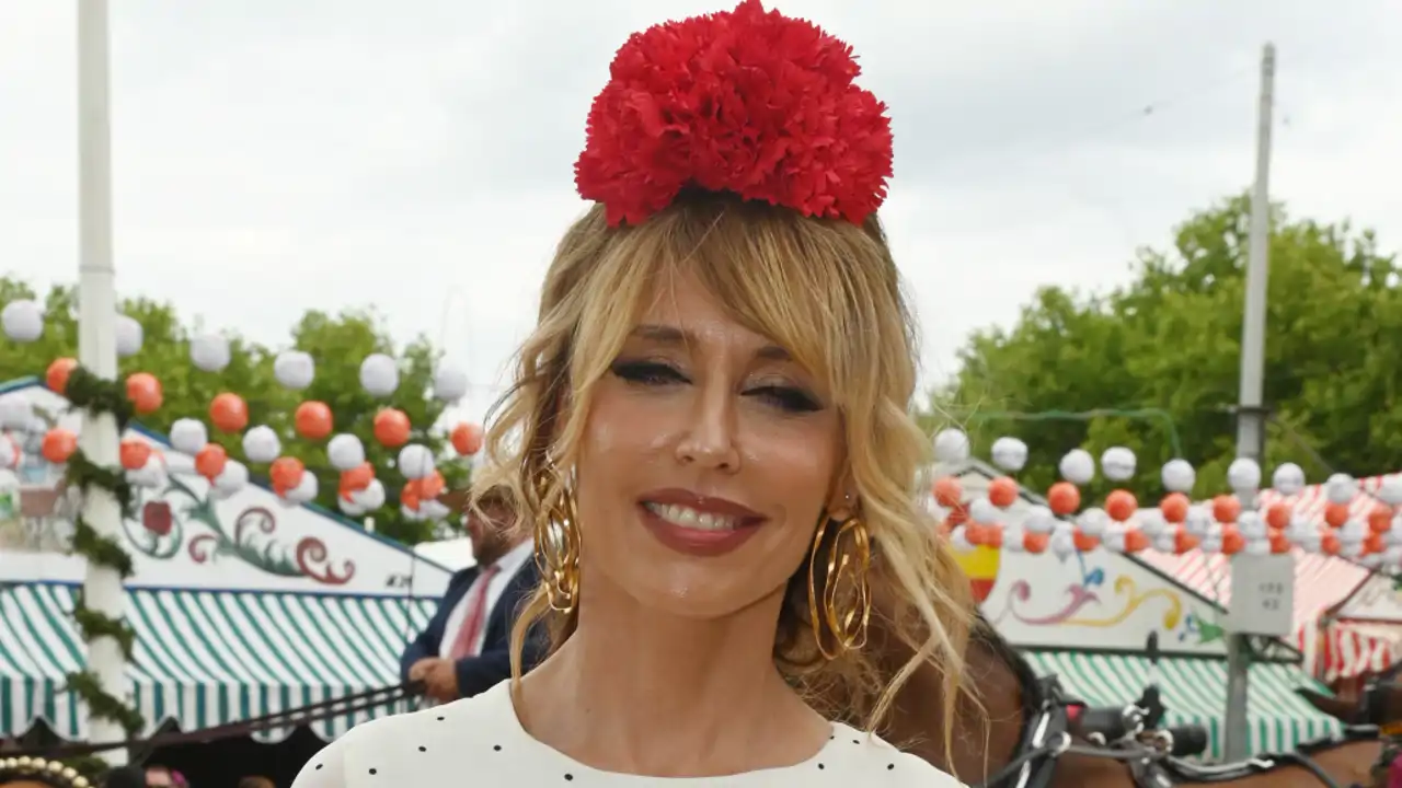 Emma García elige el traje de flamenca que nunca pasa de moda de la firma de Raquel Bollo 