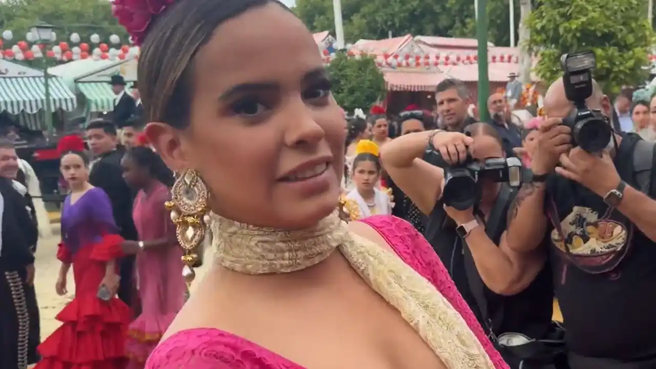 Gloria Camila evita posar con Álvaro García en la Feria de Abril 2025