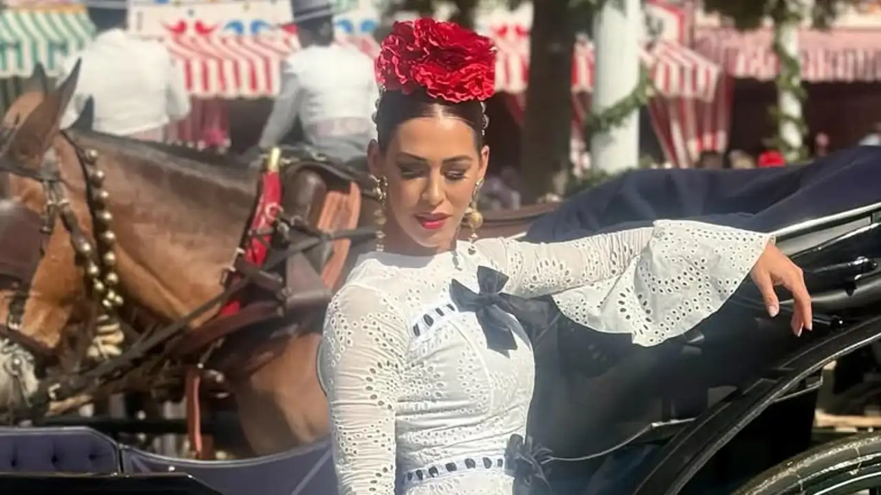 Jessica Bueno y la hermana de Sergio Ramos sorprenden en la Feria de Abril al coincidir con el mismo traje de flamenca, el favorito de las famosas