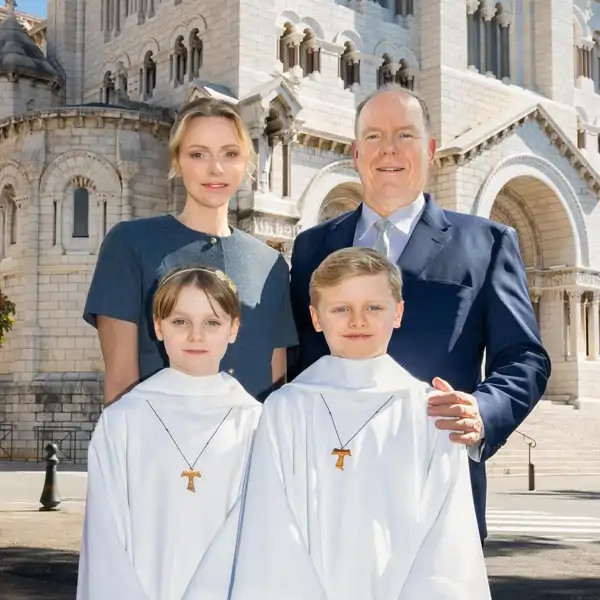 El gesto de Jacques y Gabriella, los hijos de Alberto y Charlène Mónaco, durante su Primera Comunión que demuestra cómo es su relación