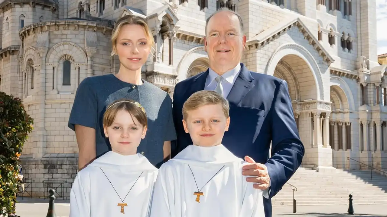 El gesto de Jacques y Gabriella, los hijos de Alberto y Charlène Mónaco, durante su Primera Comunión que demuestra cómo es su relación