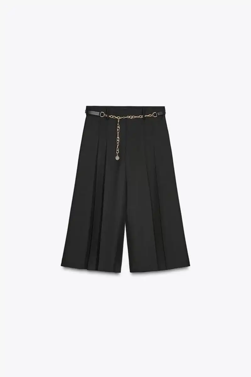 Bermuda larga cinturón cadena de Zara 25,95 euros