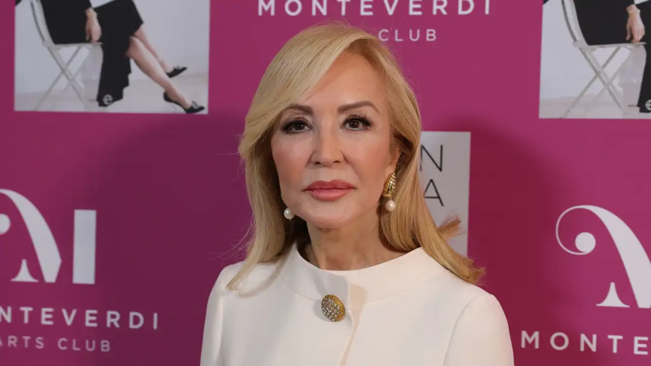 Carmen Lomana