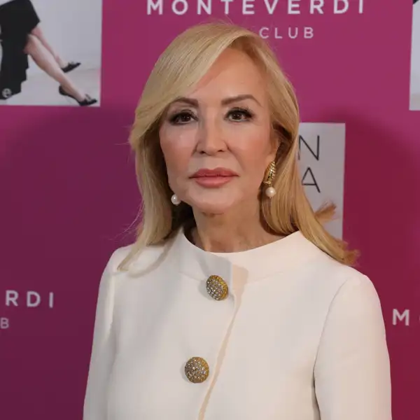 La doctora Esther Gil analiza los retoques estéticos de Carmen Lomana: “El tercio medio se ha trabajado con soportes de ácidos hialurónicos"