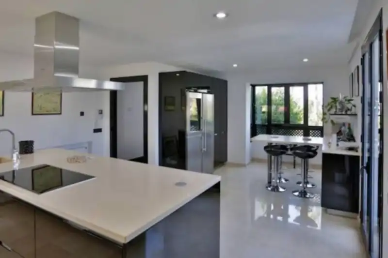 Cocina de la mansión de Carmen Janeiro