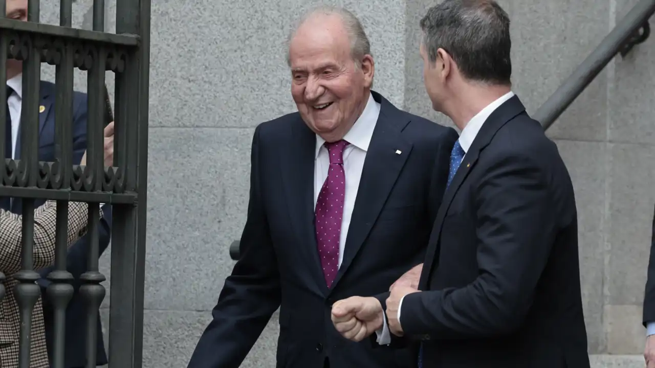 El rey Juan Carlos durante la boda de José Luis Martínez Almeida y Teresa Urquijo