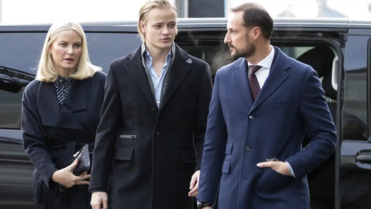 Haakon de Noruega, Mette Marit y Marius en Oslo.