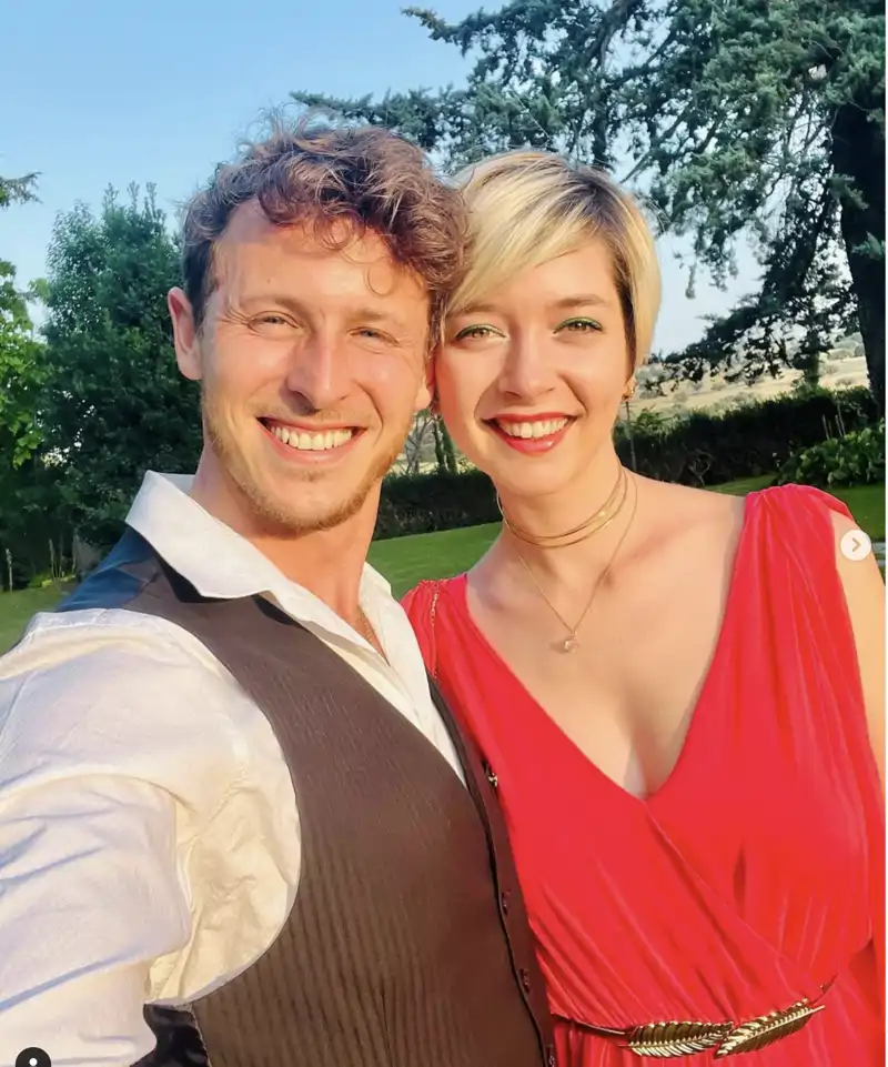 Nicolás Coronado y su novia