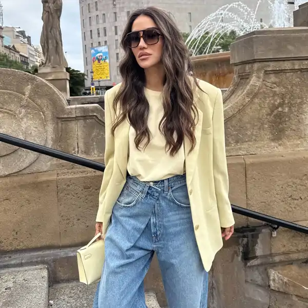 Las sandalias de Crocs, elegantes y minimalistas, para lucir moderna y "estar a la altura" en verano