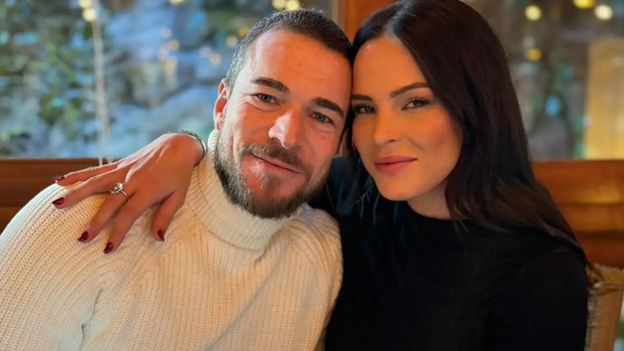 Tony Spina y Marta Peñate en un restaurante