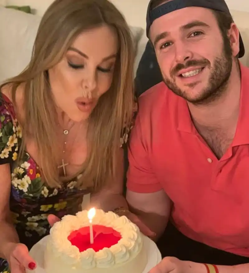 Ana Obregón junto a su hijo Aless Lequio
