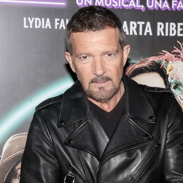 El apoyo de Antonio Banderas tras el debut de Terelu sobre las tablas: “Si está llenando los teatros por algo será”