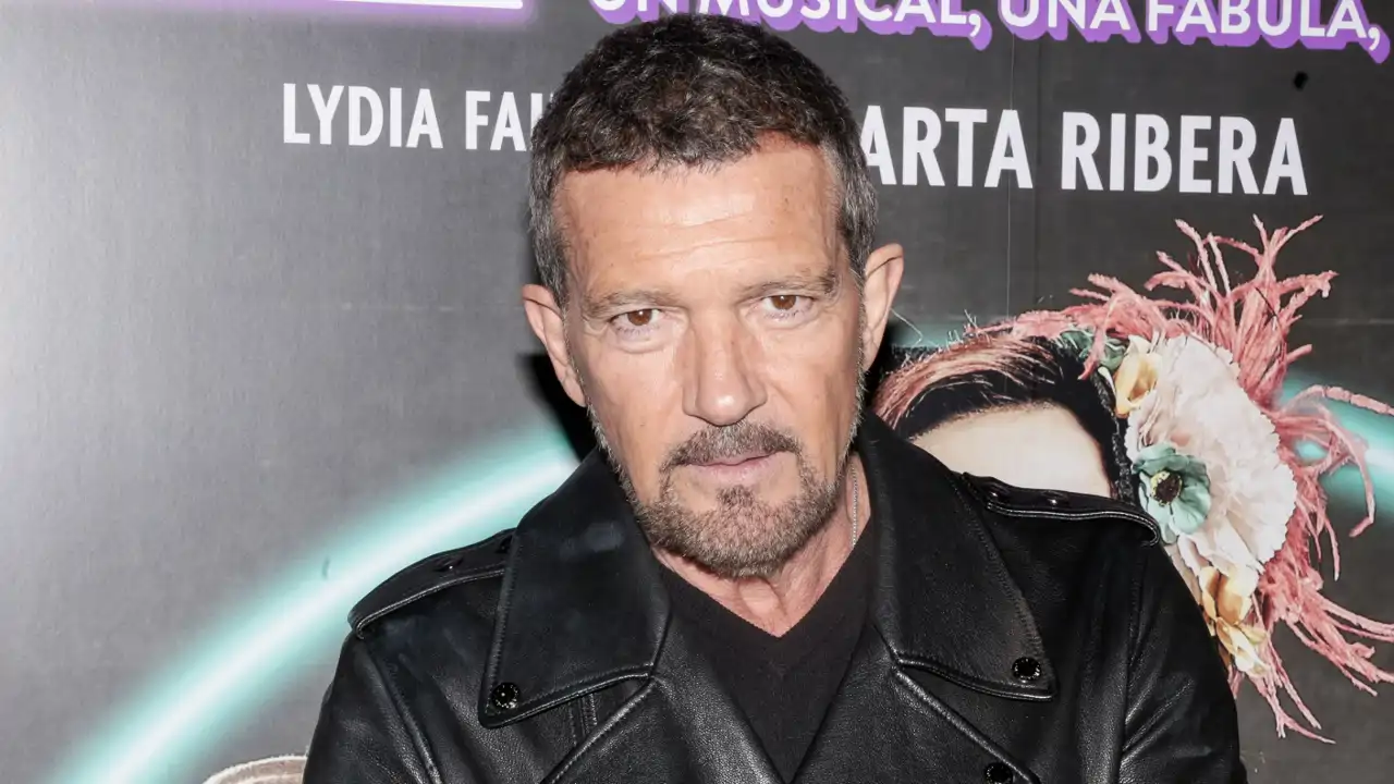 El apoyo de Antonio Banderas tras el debut de Terelu sobre las tablas: “Si está llenando los teatros por algo será”