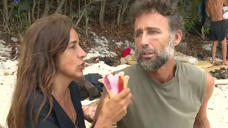 La entrevista de Carmen Alcayde a Álvaro Muñoz Escassi en Supervivientes