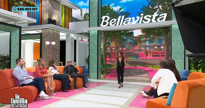 Comunicado oficial de 'La familia de la tele' tras lo ocurrido en plató: "Se ha convocado una reunión de urgencia" 