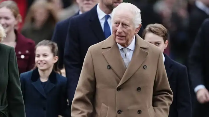 El Rey Carlos III y su nieta Charlotte